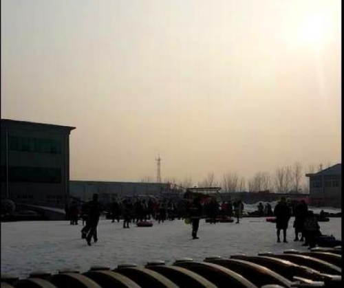 三昌滑雪場(chǎng)的坍塌現(xiàn)場(chǎng)?，F(xiàn)場(chǎng)游客拍攝