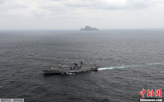 資料圖：韓國“獨(dú)島日”，韓在周邊海域舉行聯(lián)合防御軍演。