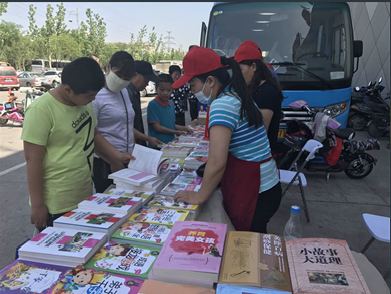 “文化惠民大篷車”讓市民“讀好書”越來越方便、實(shí)惠