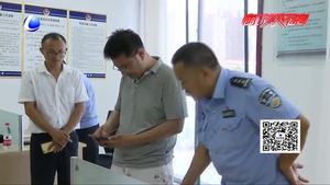 市民深夜丟失錢(qián)包 十二小時(shí)失而復(fù)得