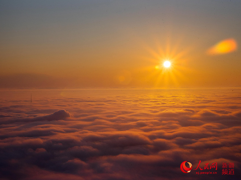 3月7日，新疆阿勒泰市出現(xiàn)云海奇觀。