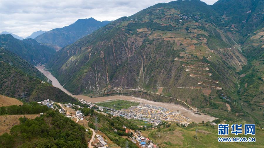 （直過民族脫貧攻堅(jiān)·圖文互動）（3）下山！傈僳群眾開啟新生活