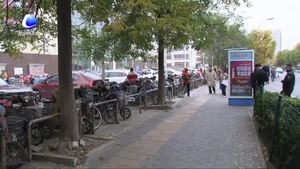 市綜合行政執(zhí)法局對(duì)裕華路原勞務(wù)市場違法占道進(jìn)行集中整治