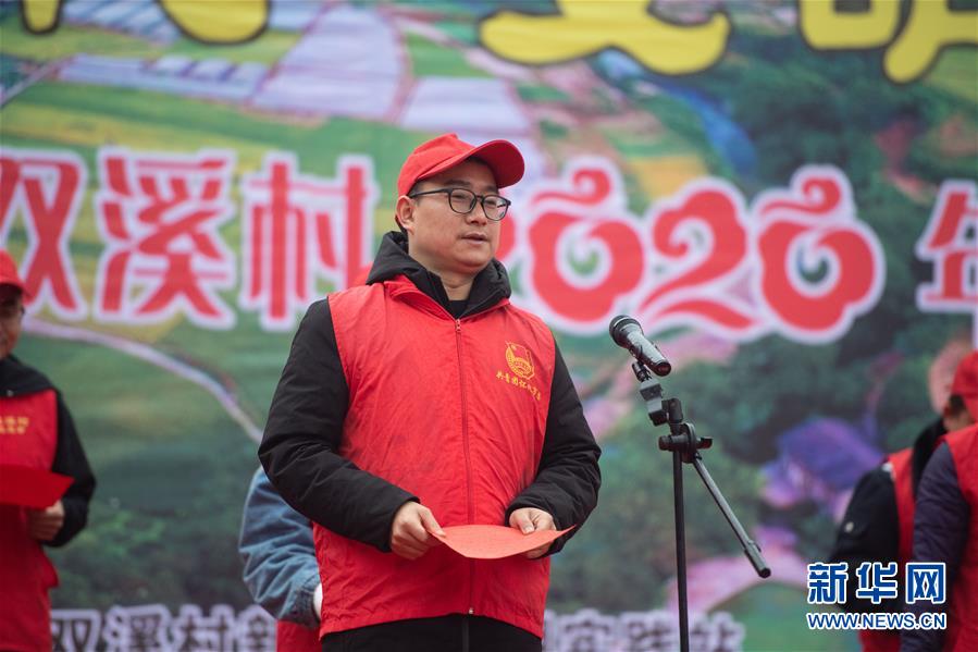 （新春走基層·圖文互動(dòng)）（1）村晚“說(shuō)唱”唱什么？