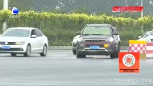 夏季車內(nèi)溫度高 把孩子忘在車?yán)锞烤褂卸辔ｋU(xiǎn)？