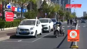 零距離·天氣：深秋時節(jié)秋風(fēng)涼 早晚出行添衣裳